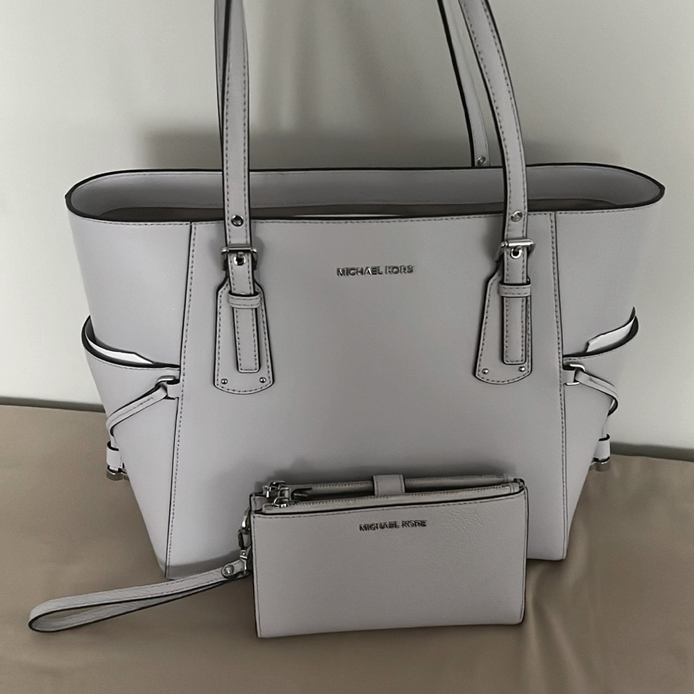 Gorgeous and Spring ready! Lavender Michael Kors Tote w/ Wristlet